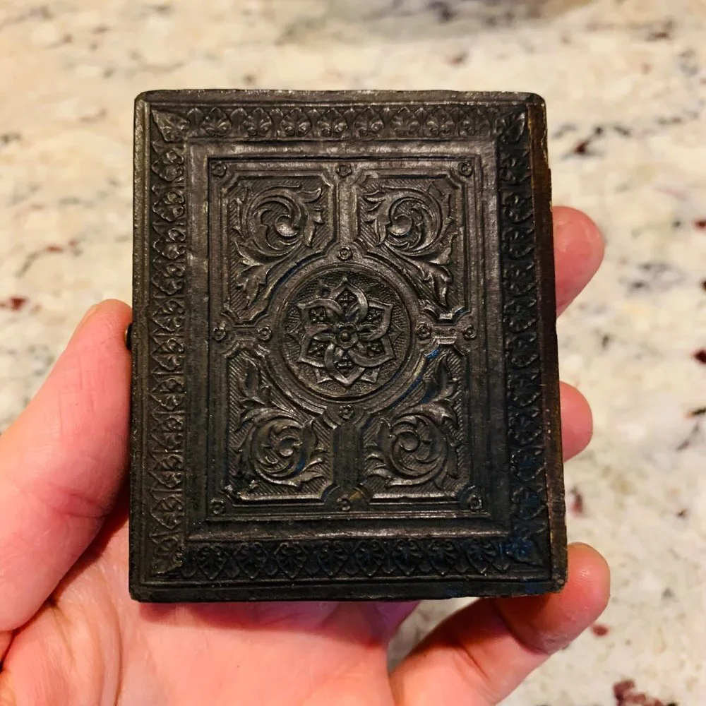 Antique 19th Century 1/6 Plate Ambrotype Daguerreotype Family Portrait